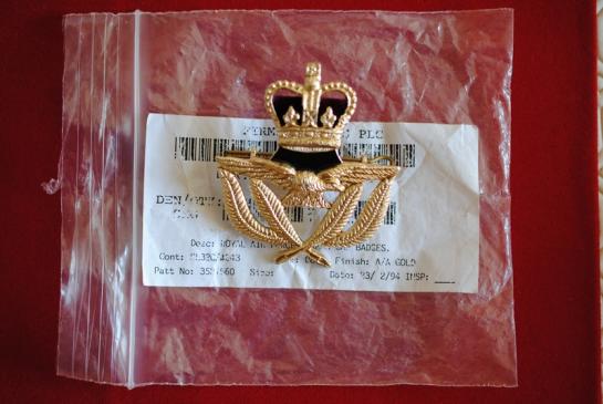Royal Air Force Warrant Officer's Cap Badge (Anodised)