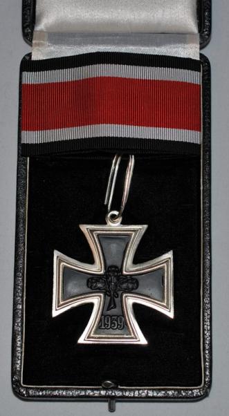 1957 Variation of the Knights Cross of the Iron cross